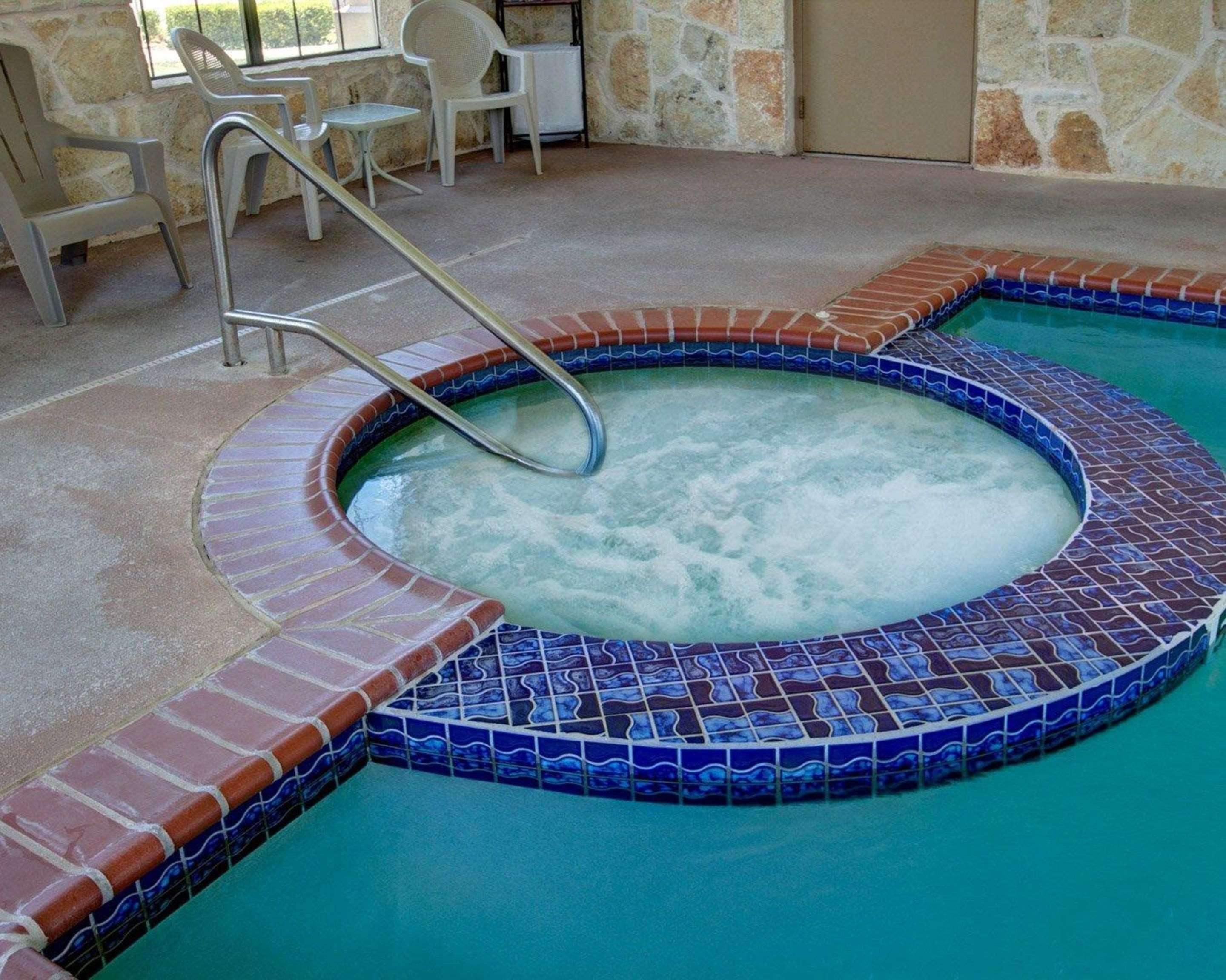 Quality Inn & Suites - Glen Rose Extérieur photo