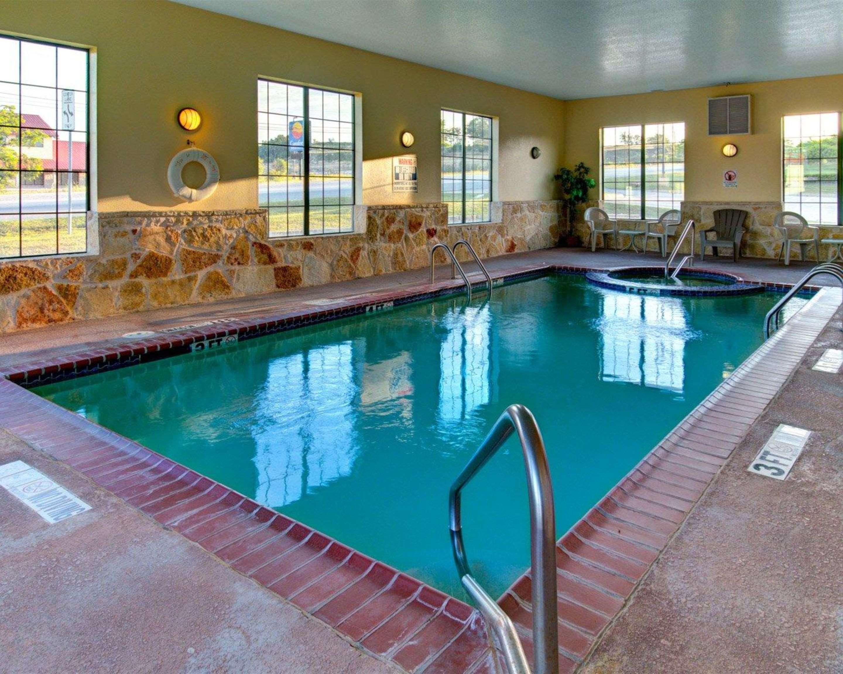 Quality Inn & Suites - Glen Rose Extérieur photo